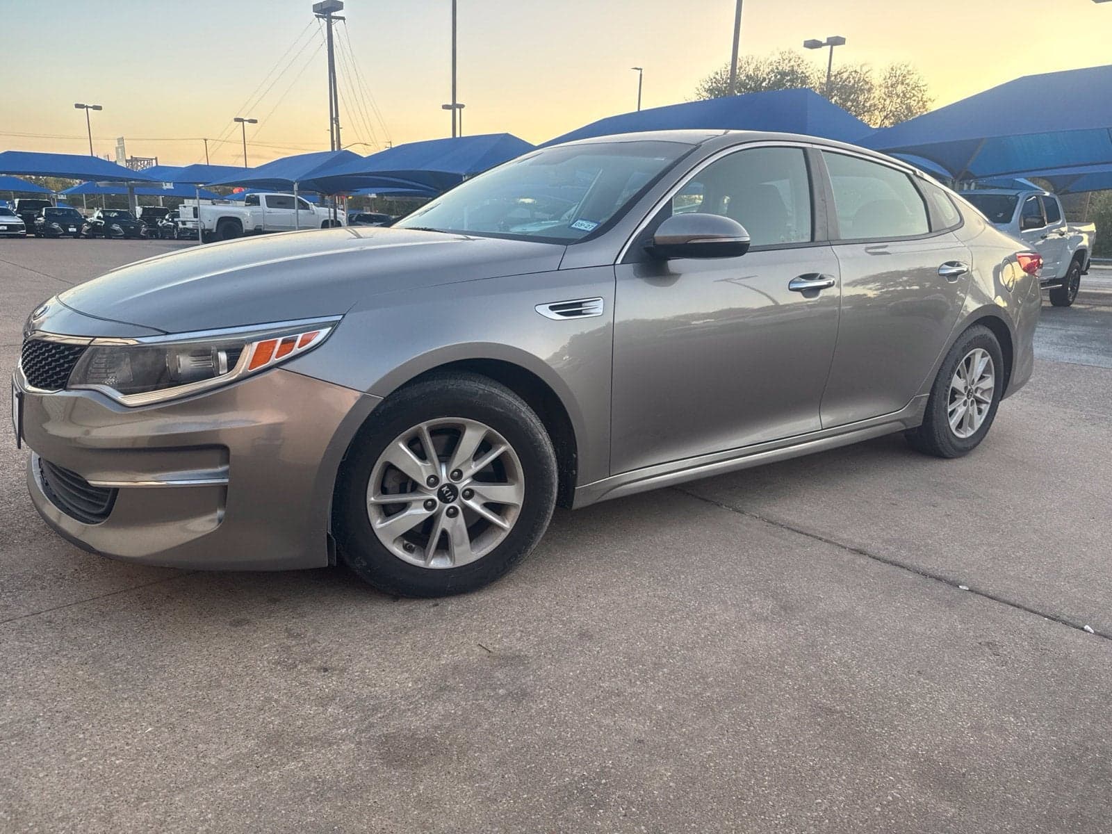 2018 Kia Optima LX — photo 1 of 5