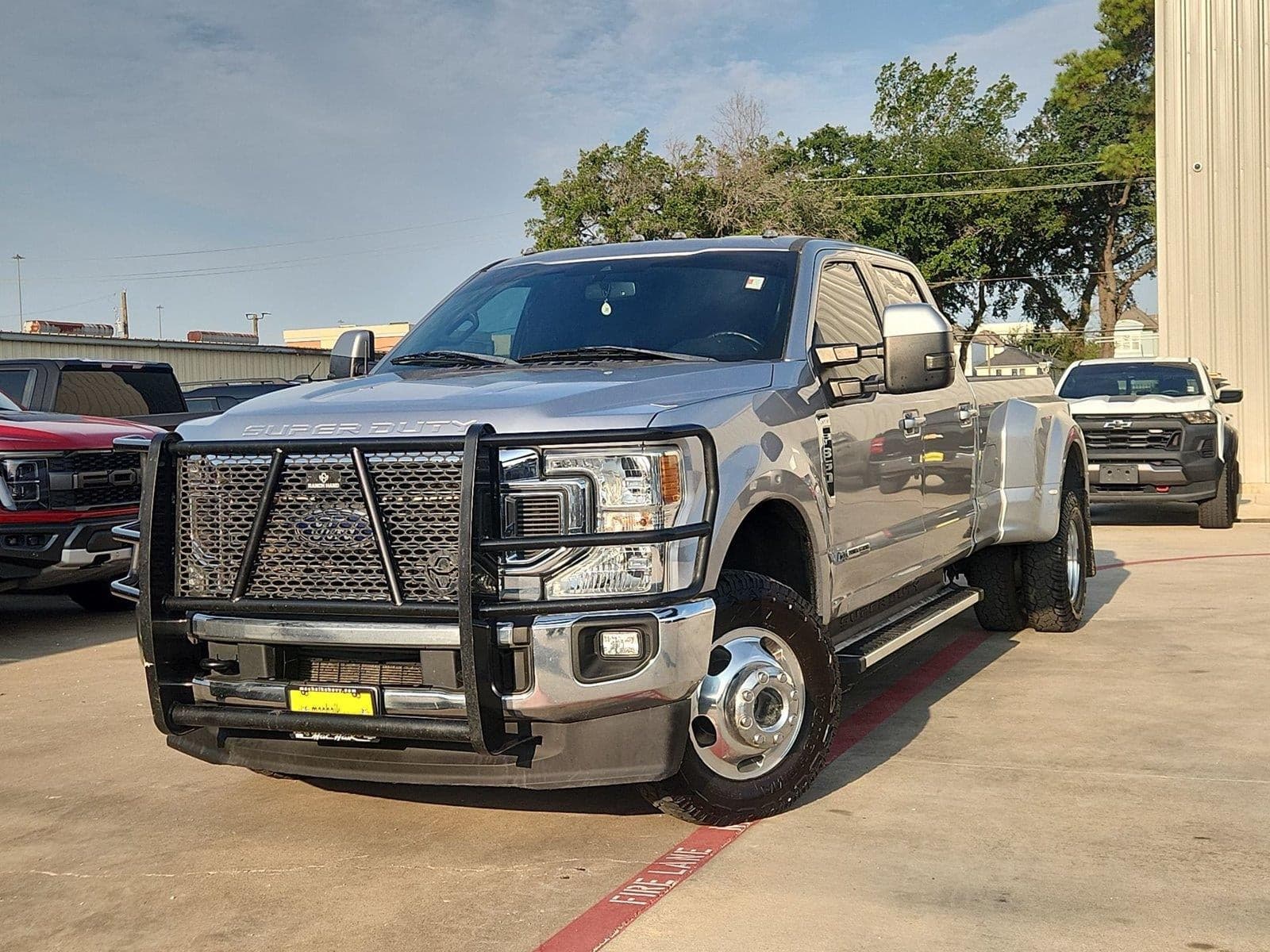 2022 Ford Super Duty F-350 Drw LARIAT — photo 1 of 21