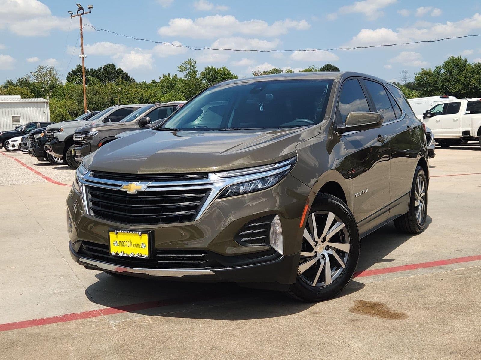 2024 Chevrolet Equinox LT — photo 1 of 16