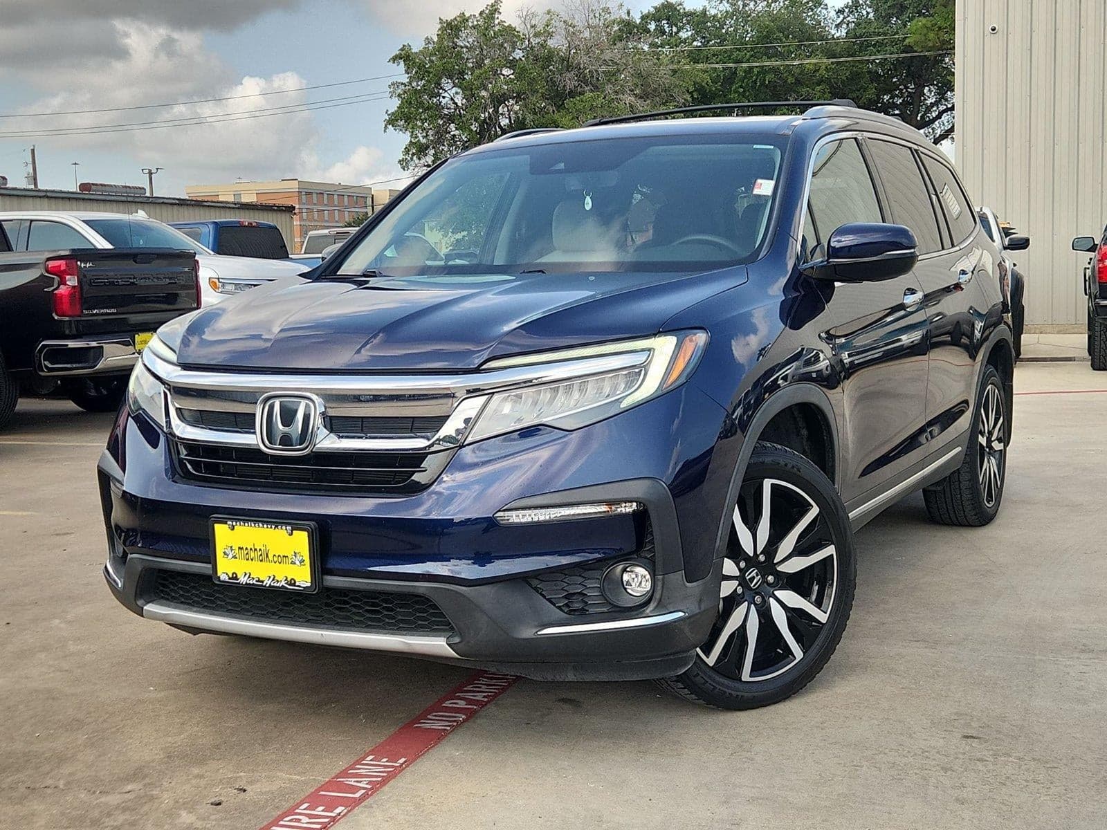 2022 Honda Pilot Touring — photo 1 of 17