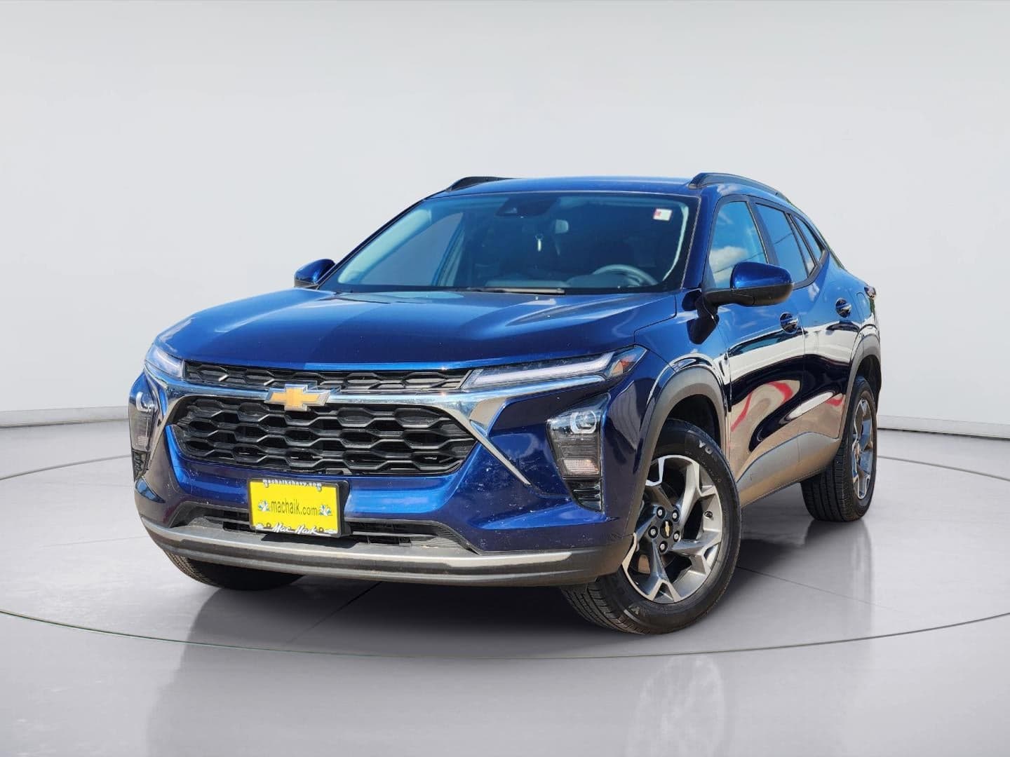 2024 Chevrolet Trax LT — photo 1 of 44