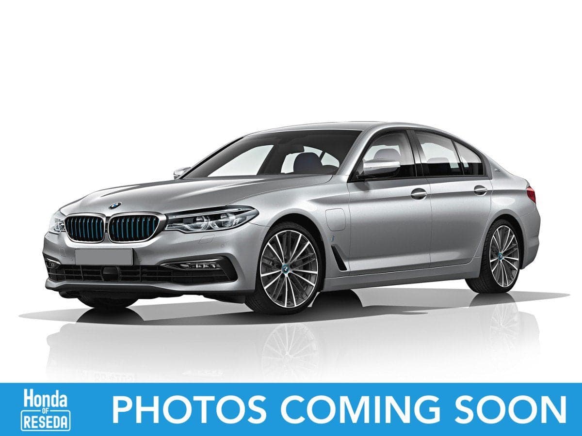 2019 BMW 5 Series 530e iPerformance — photo 1 of 5