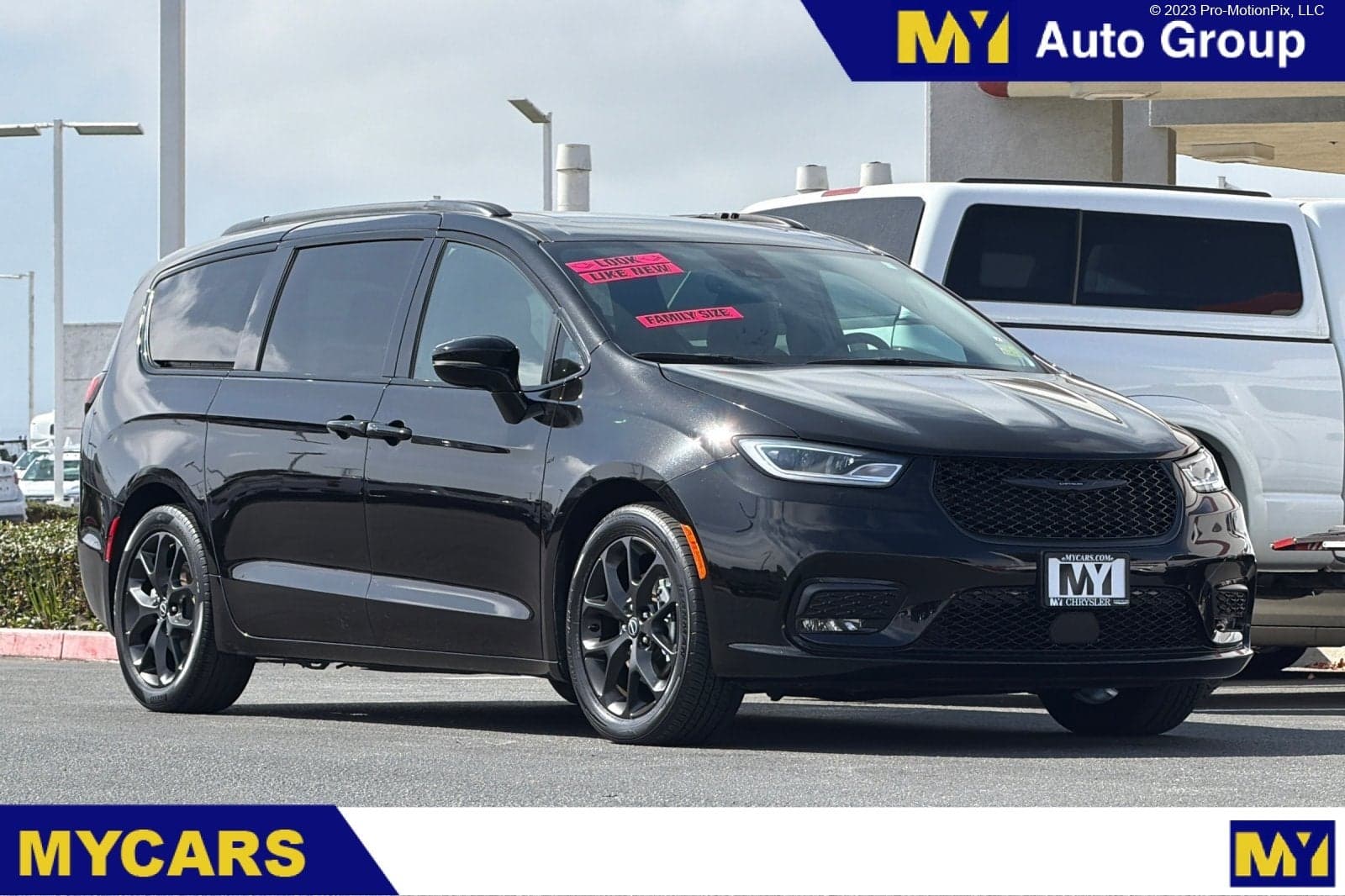 2025 Chrysler Pacifica Limited — photo 1 of 5