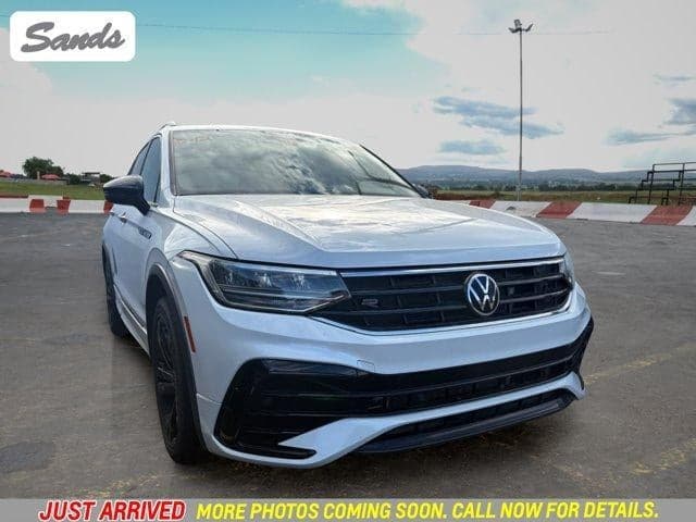 2023 Volkswagen Tiguan SE R-Line Black — photo 1 of 5