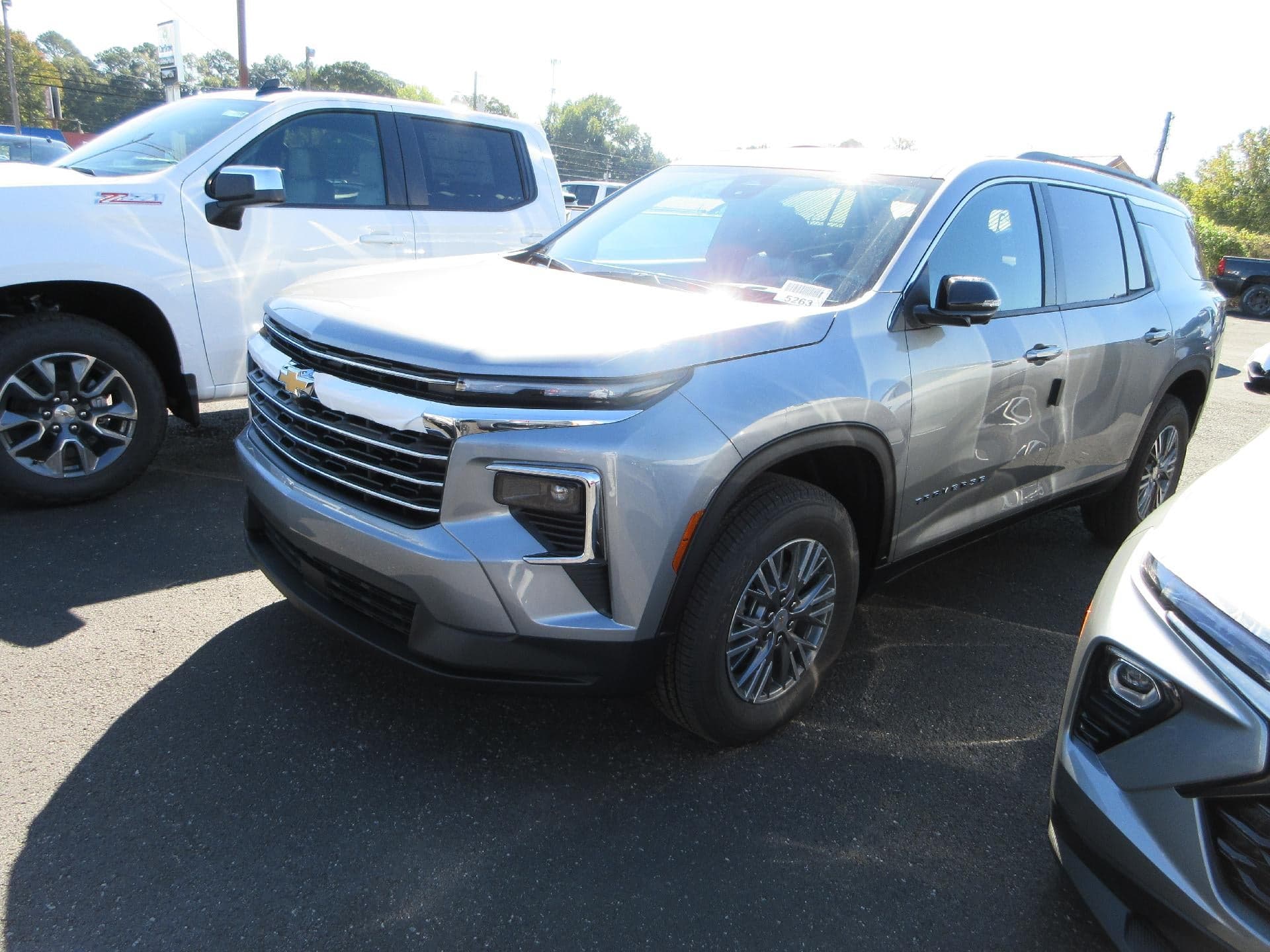 2027 Chevrolet Traverse FWD LT — photo 1 of 5