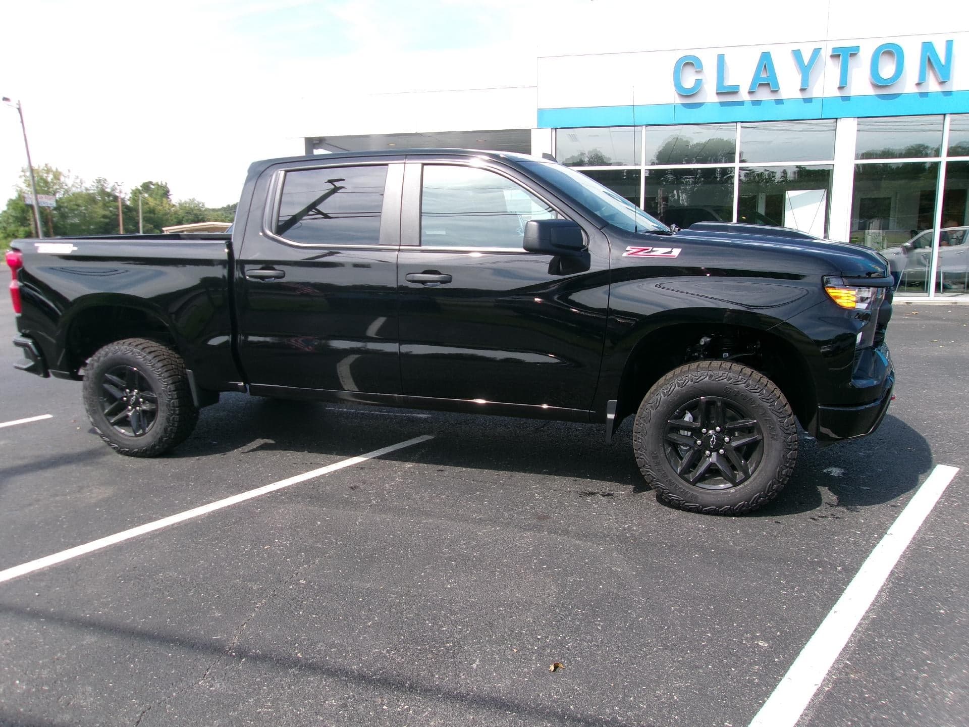 2026 Chevrolet Silverado 1500 Custom Trail Boss — photo 1 of 38