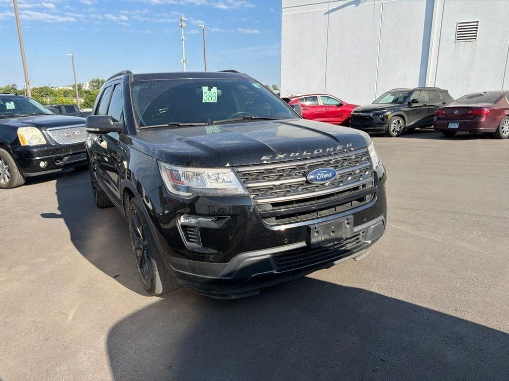 2018 Ford Explorer XLT — photo 1 of 11