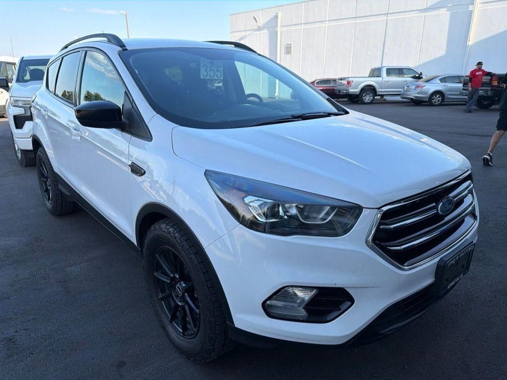 2018 Ford Escape SE — photo 1 of 10