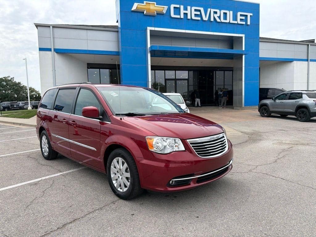 2014 Chrysler Town & Country Touring — photo 1 of 38