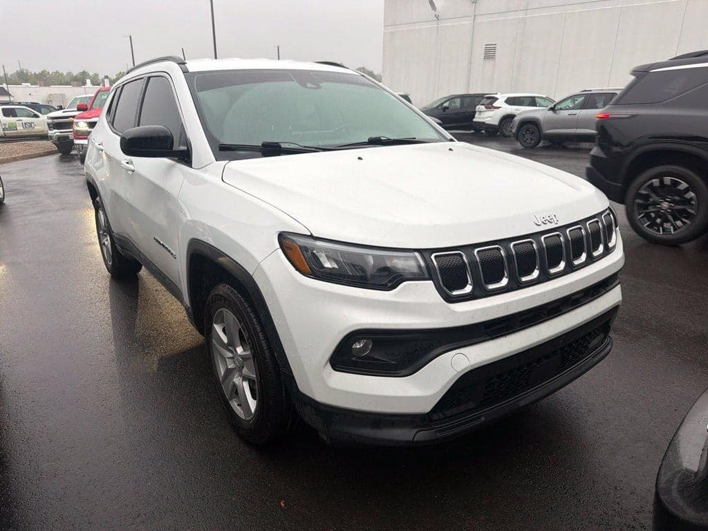 2022 Jeep Compass Latitude — photo 1 of 5
