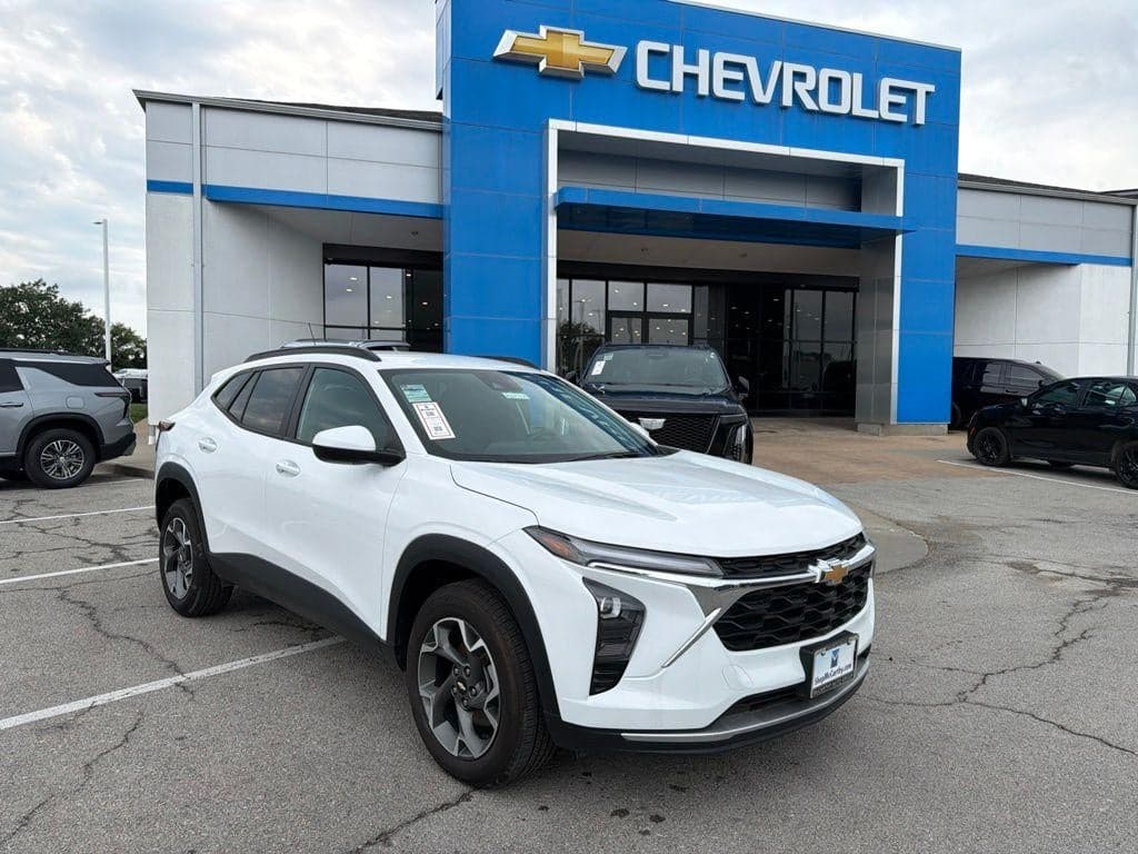 2024 Chevrolet Trax LT — photo 1 of 31