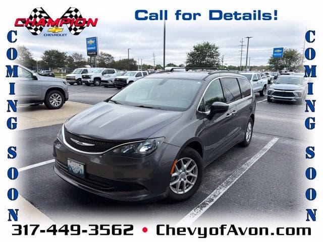 2017 Chrysler Pacifica Touring — photo 1 of 13