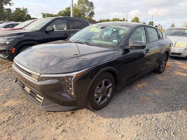 2025 Kia K4 LXS — photo 1 of 5