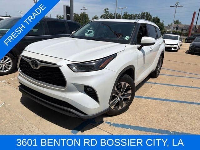 2022 Toyota Highlander XLE FWD (Natl) — photo 1 of 25