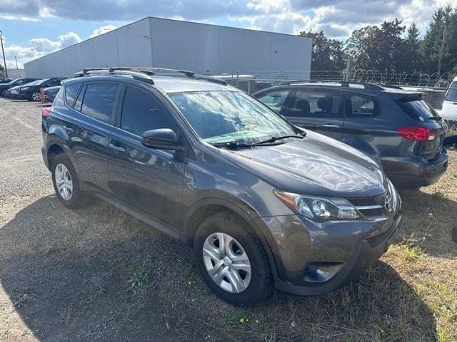 2015 Toyota RAV4 LE — photo 1 of 12