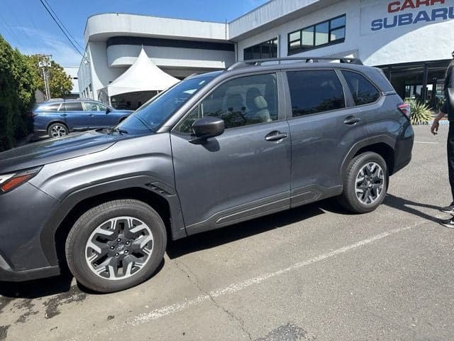 2025 Subaru Forester Premium — photo 1 of 37