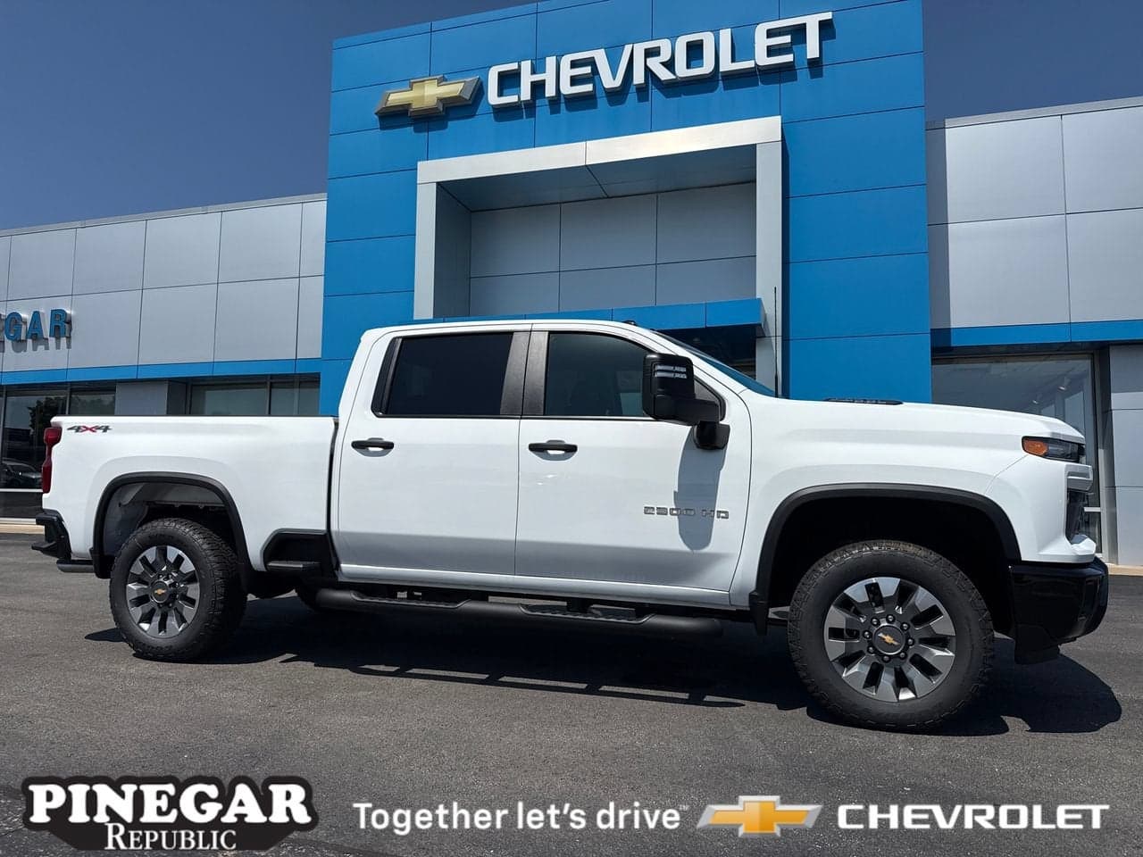 2026 Chevrolet Silverado 2500 HD Custom — photo 1 of 35