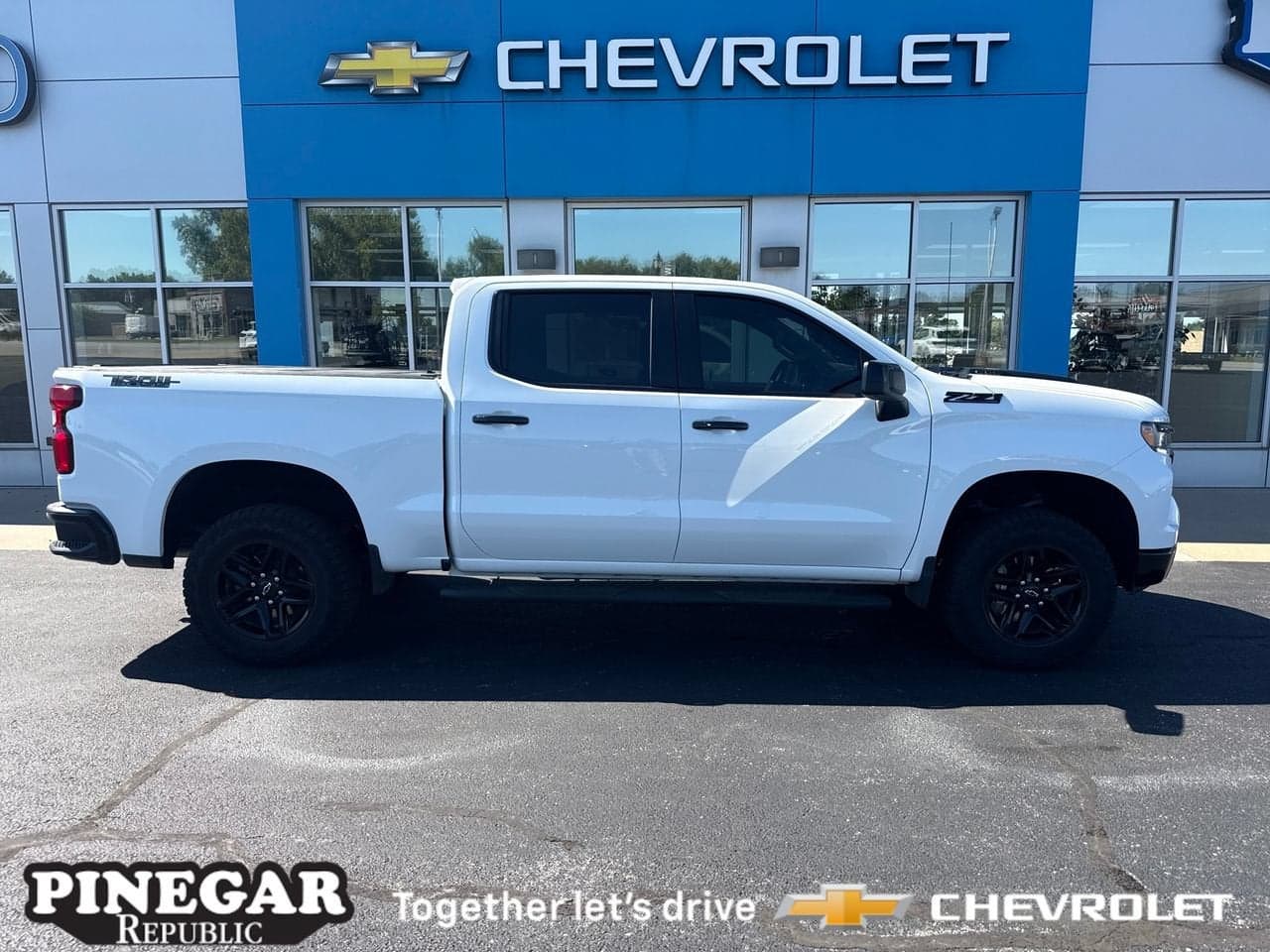 2024 Chevrolet Silverado 1500 LT Trail Boss — photo 1 of 50