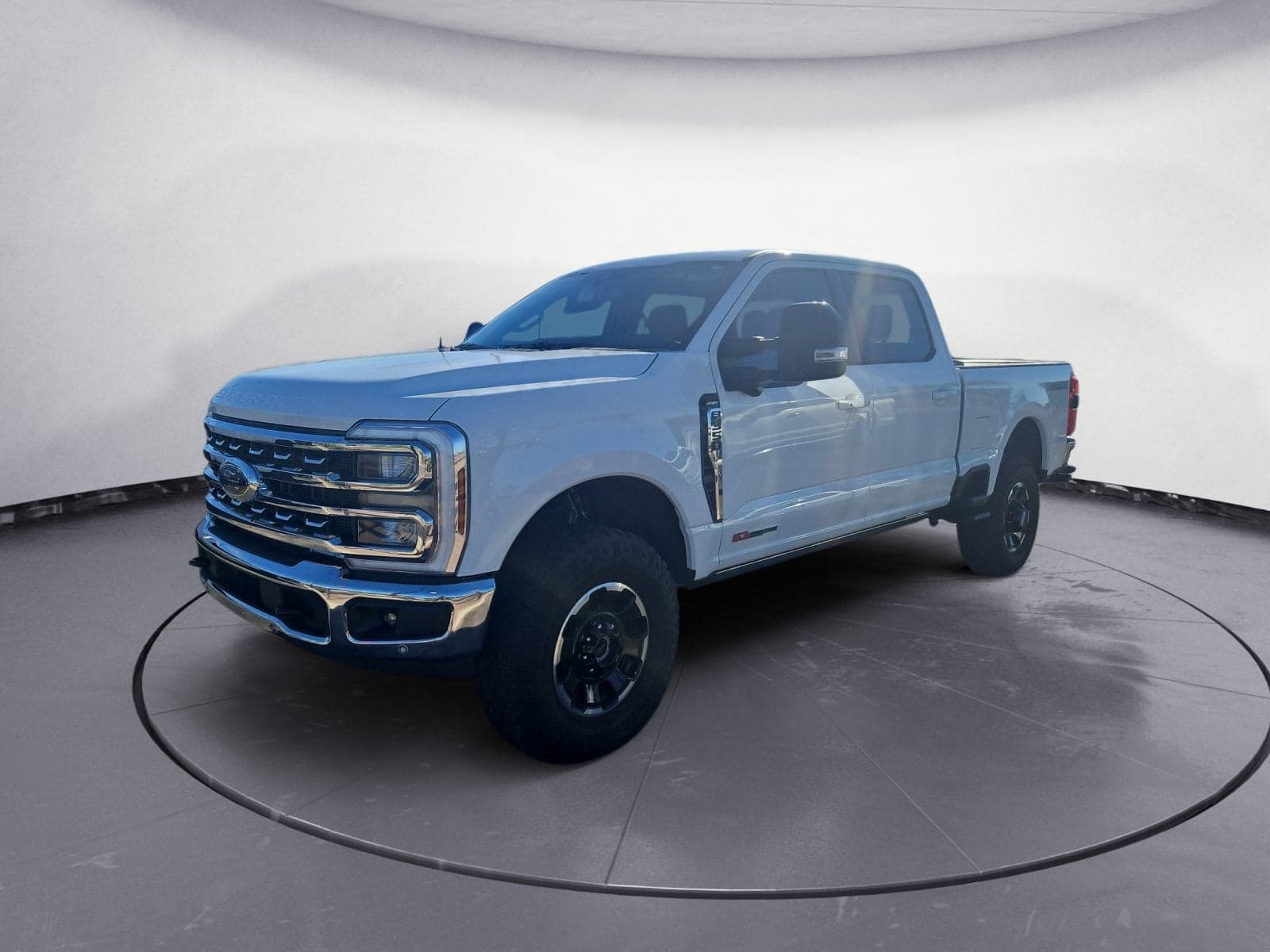 2025 Ford Super Duty F-350 SRW LARIAT — photo 1 of 5