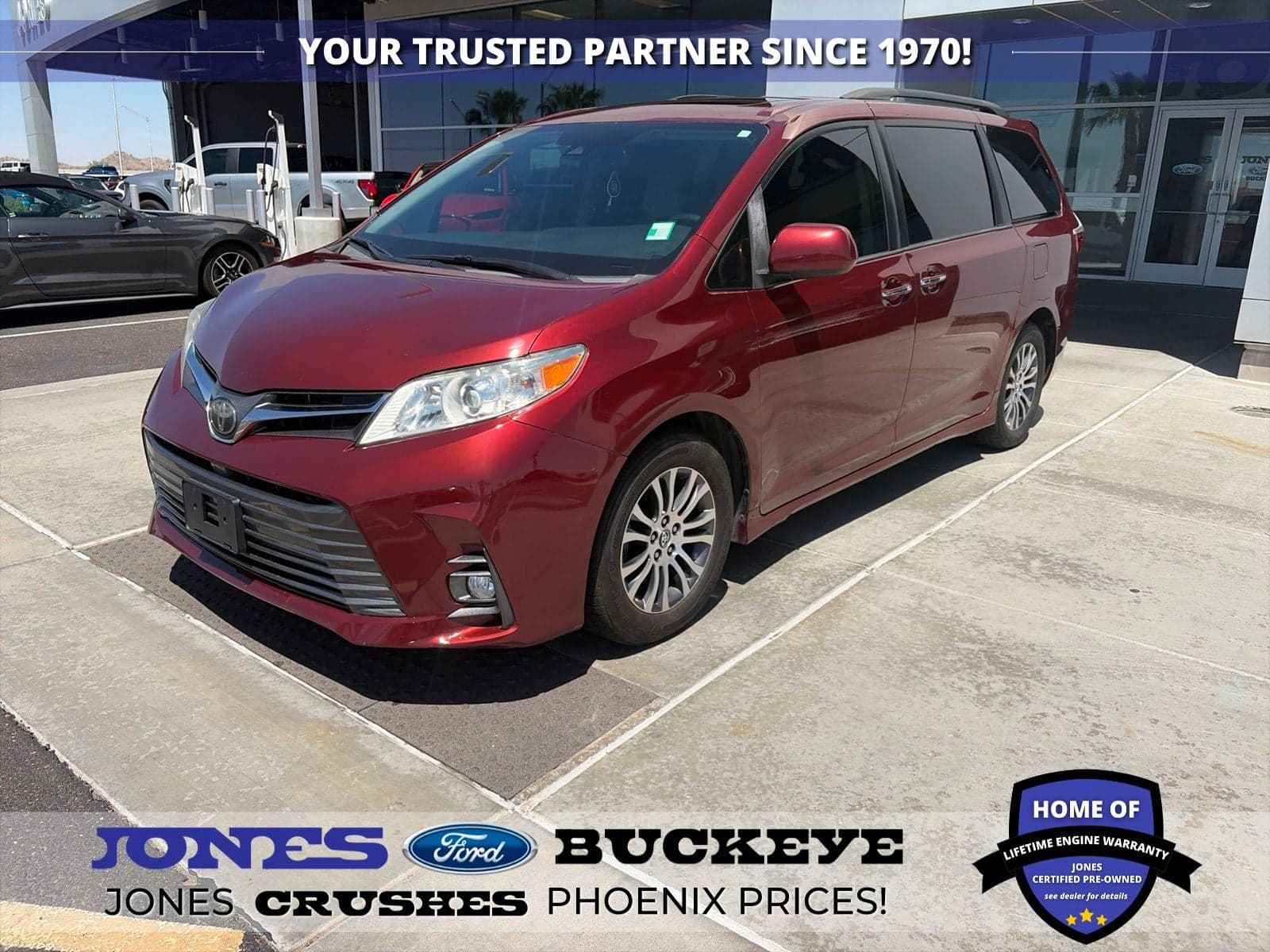 2019 Toyota Sienna XLE — photo 1 of 22