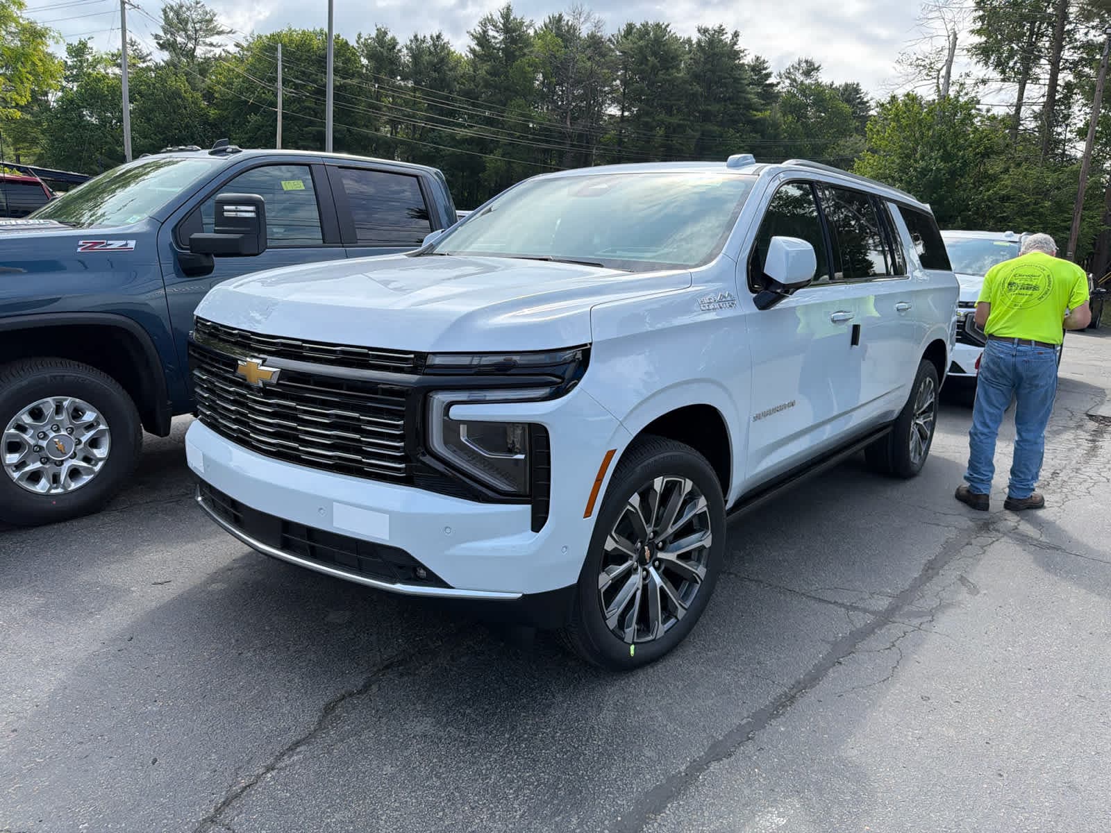 2026 Chevrolet Suburban High Country — photo 1 of 25
