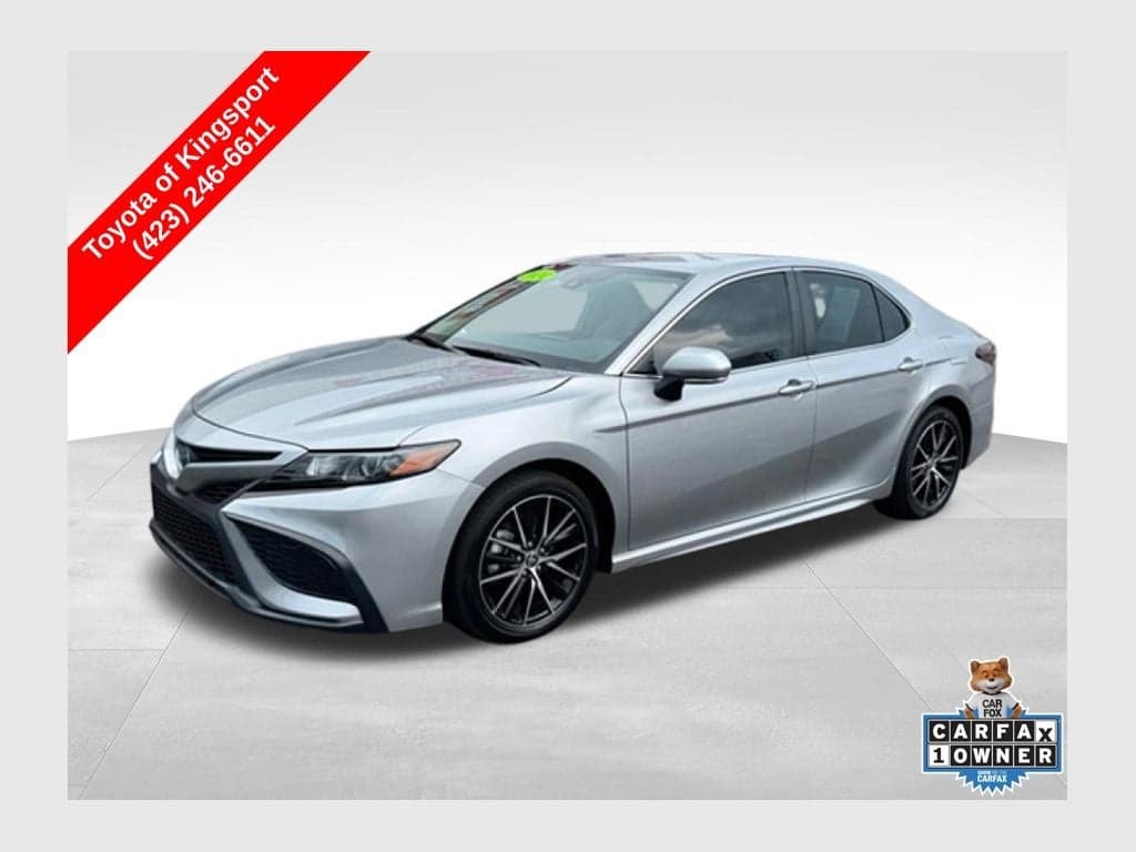 2024 Toyota Camry Hybrid SE — photo 1 of 31