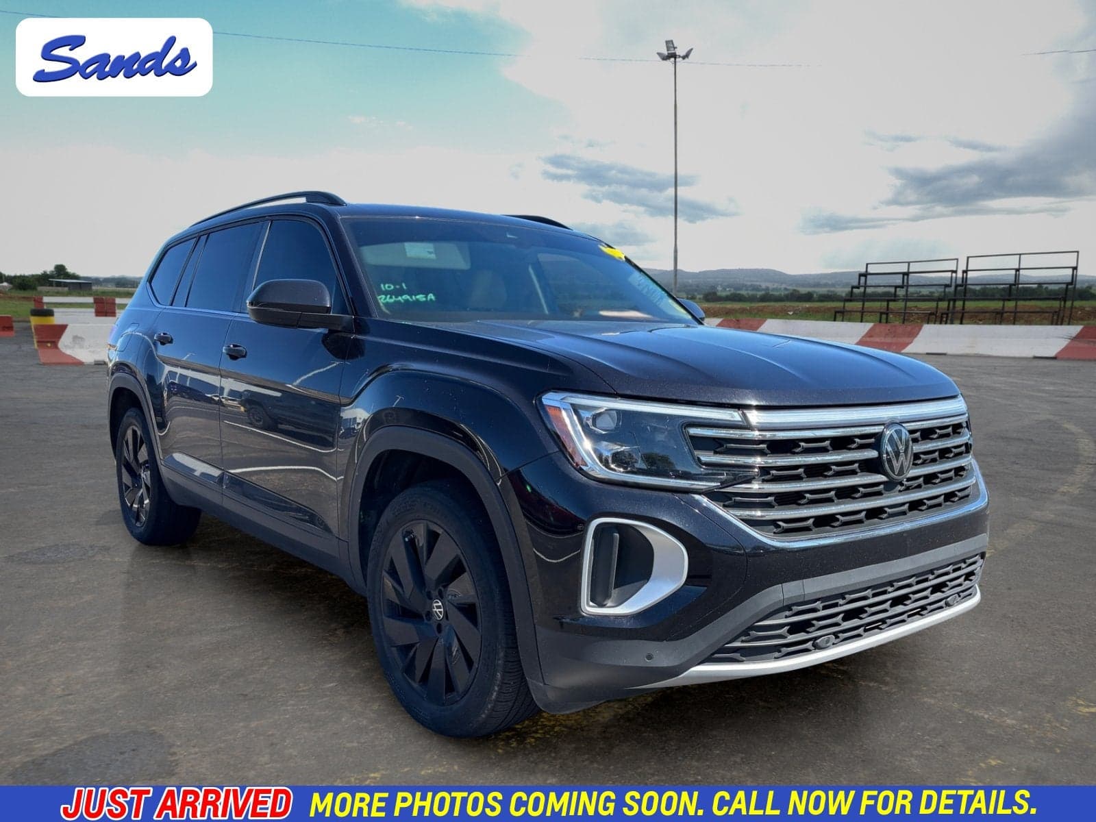 2024 Volkswagen Atlas 2.0T SE w/Technology — photo 1 of 11