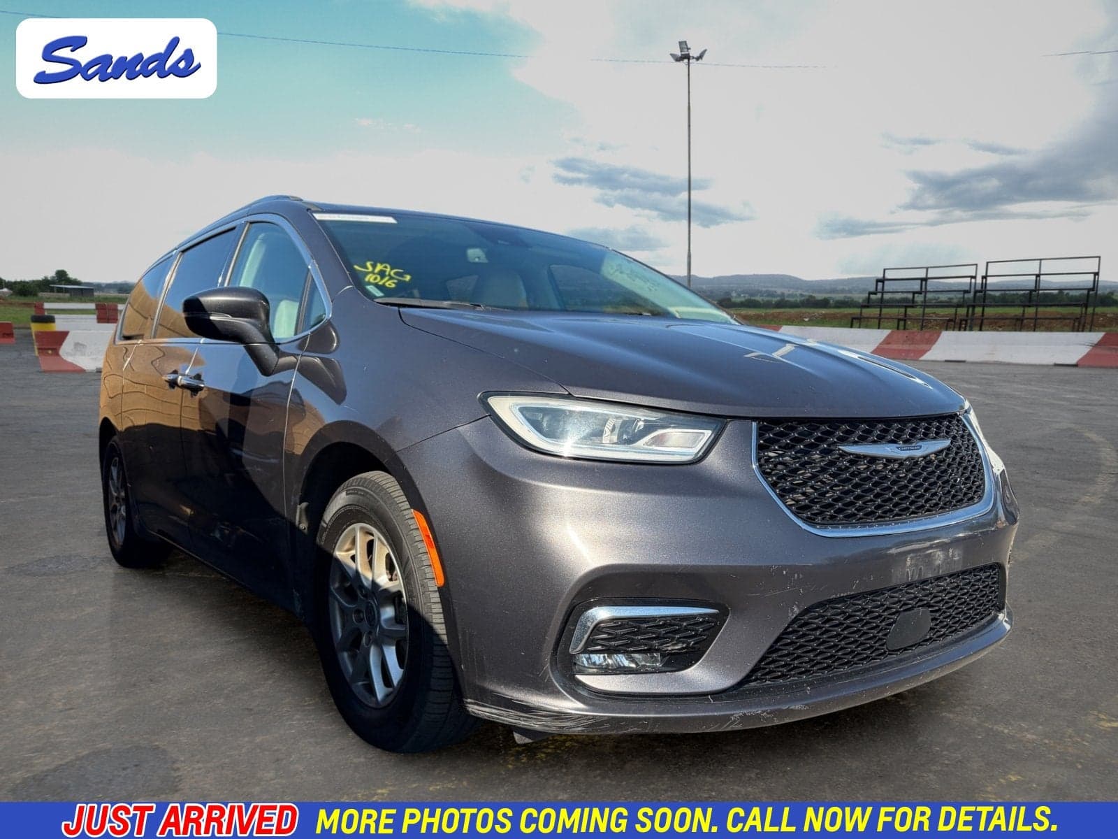2021 Chrysler Pacifica Touring L — photo 1 of 5