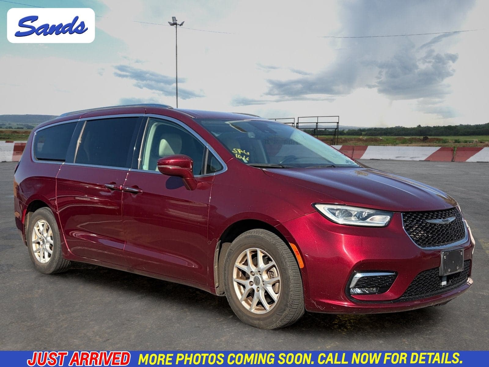 2021 Chrysler Pacifica Touring L — photo 1 of 5