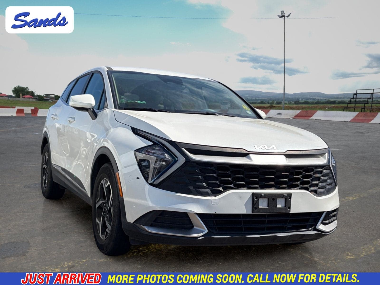 2023 Kia Sportage LX — photo 1 of 13