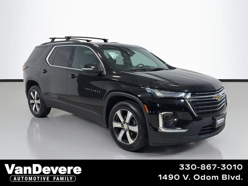 2023 Chevrolet Traverse LT Leather — photo 1 of 24