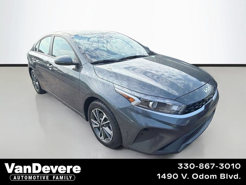 2023 Kia Forte LXS — photo 1 of 27