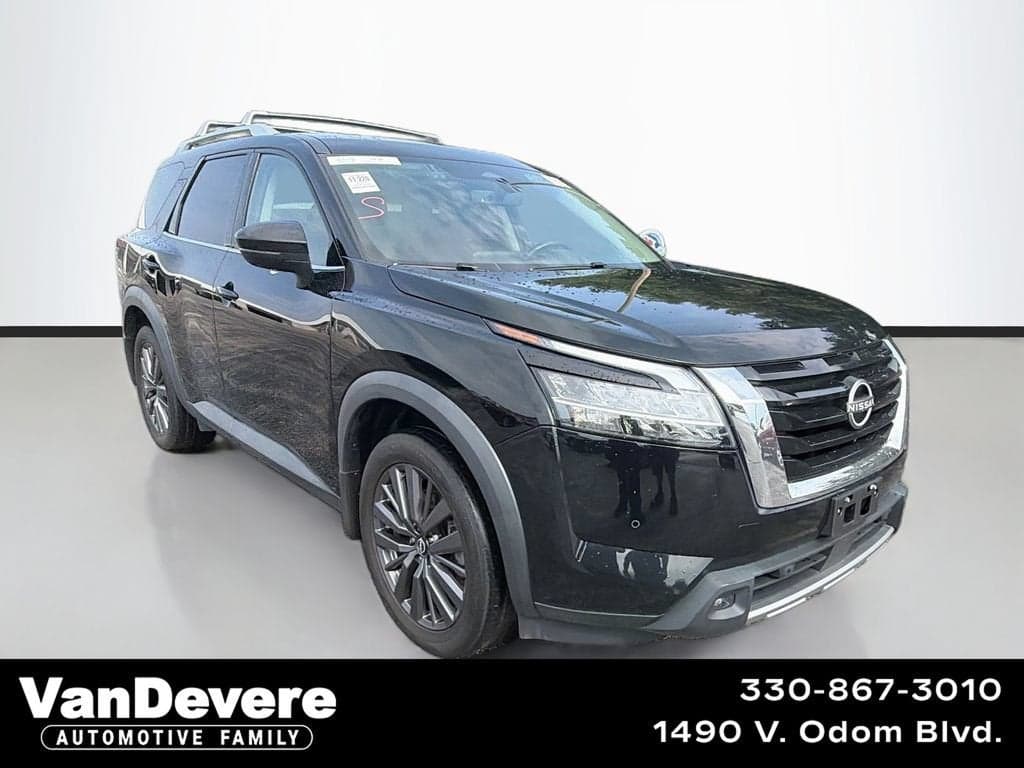 2024 Nissan Pathfinder SL — photo 1 of 30
