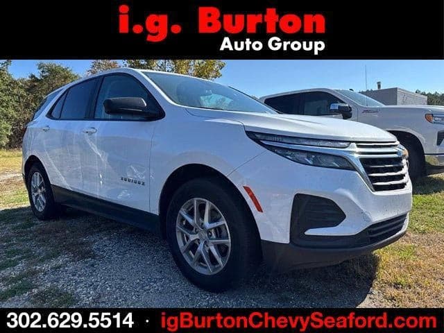 2022 Chevrolet Equinox LS — photo 1 of 5