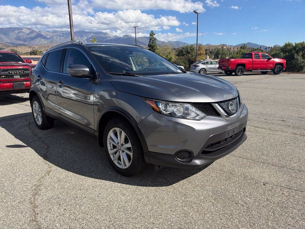 2019 Nissan Rogue Sport SV — photo 1 of 5