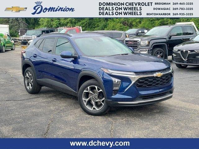 2024 Chevrolet Trax FWD 4dr LT — photo 1 of 47