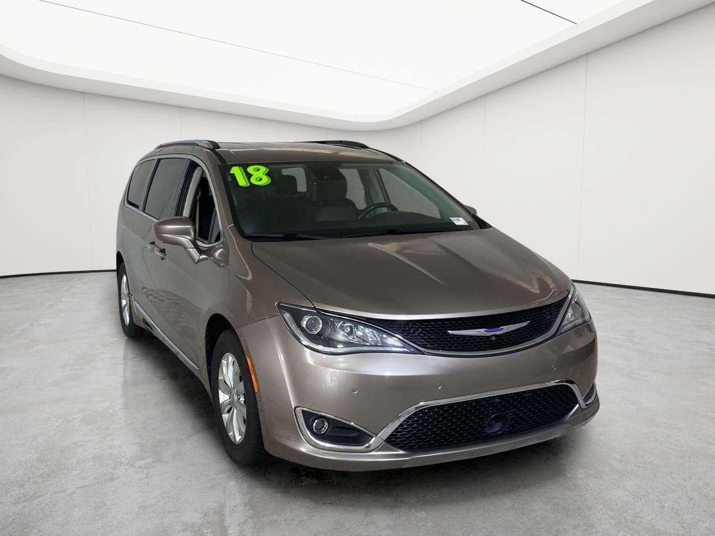 2018 Chrysler Pacifica Touring L Plus — photo 1 of 38
