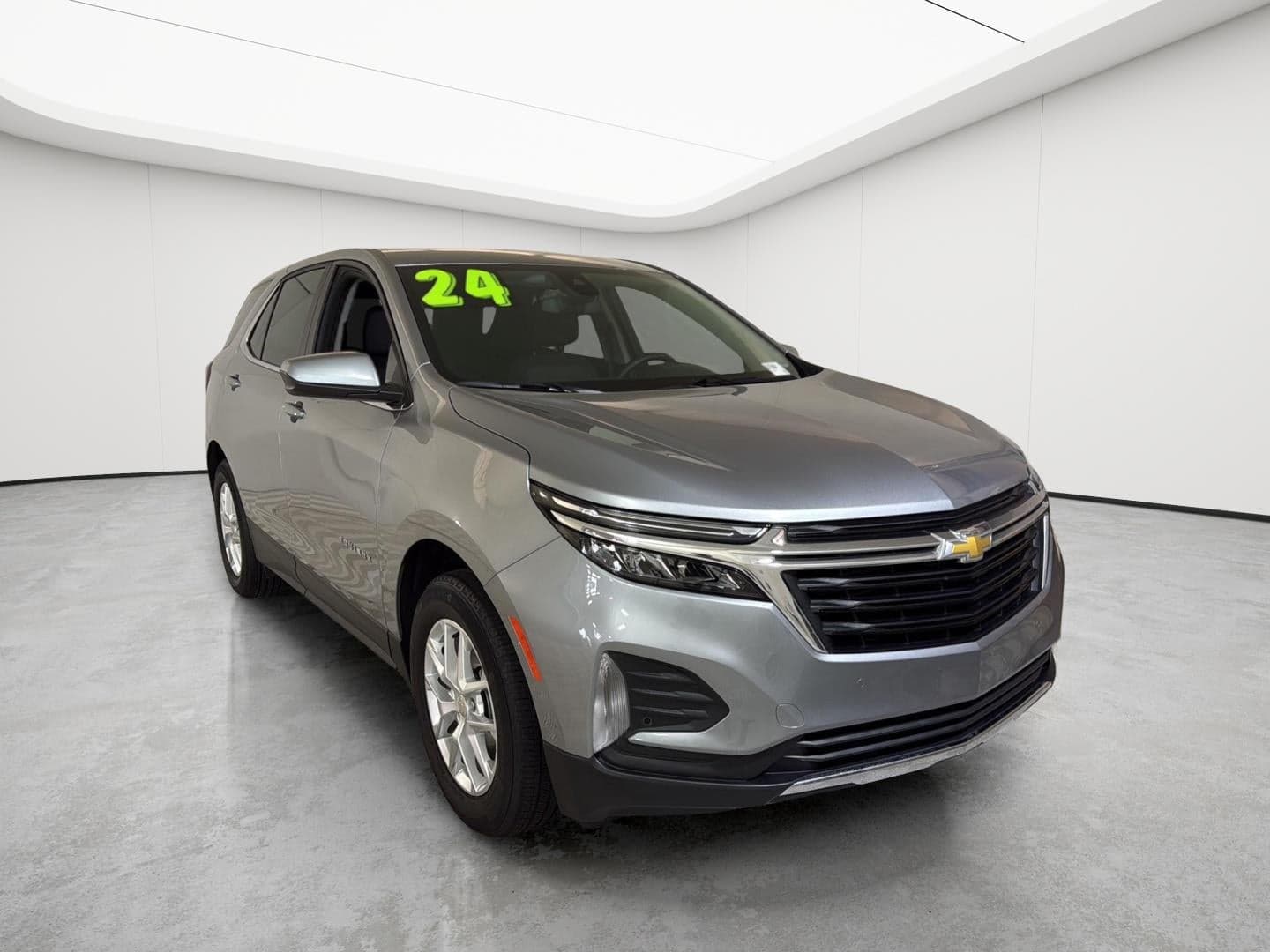 2024 Chevrolet Equinox LT — photo 1 of 43