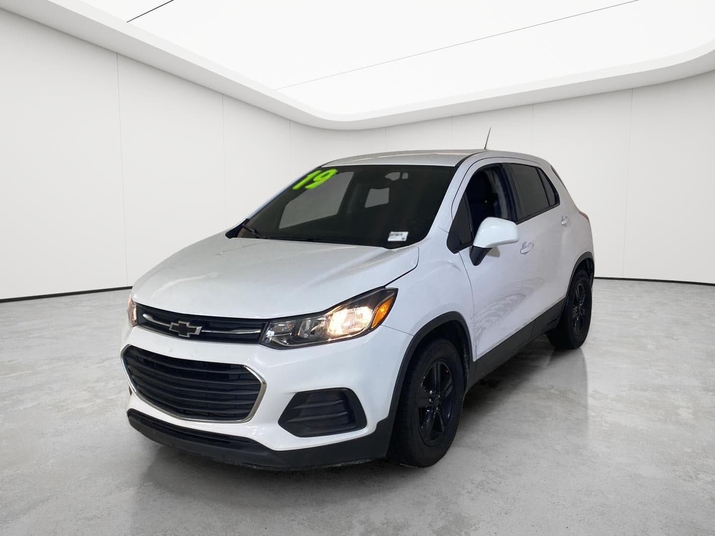 2019 Chevrolet Trax LS — photo 1 of 49