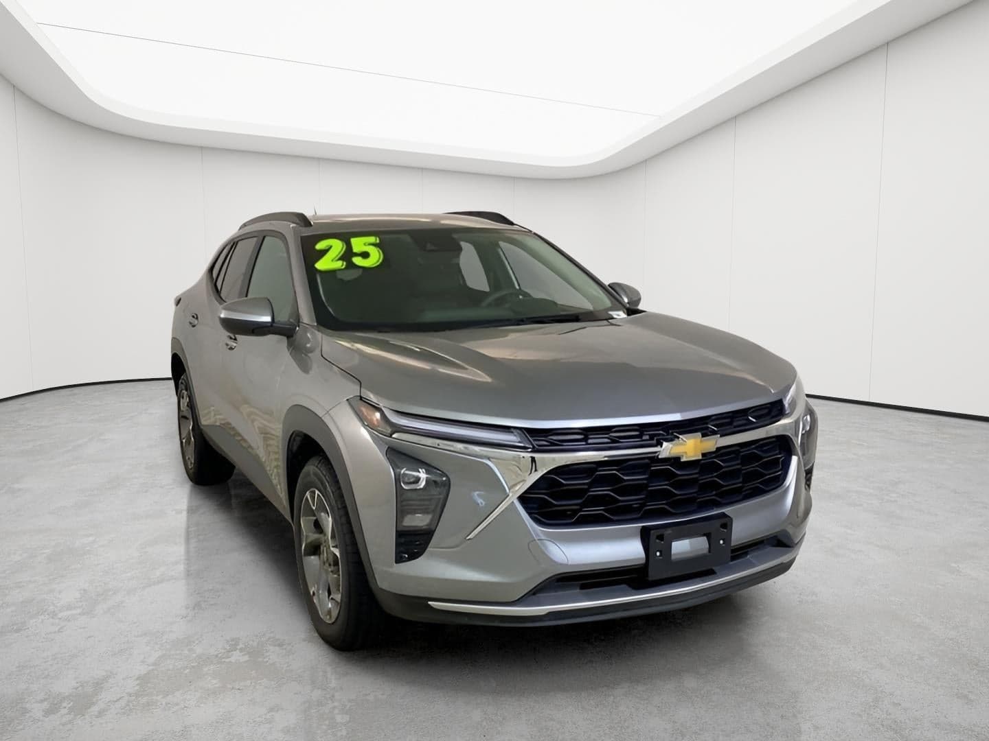 2025 Chevrolet Trax LT — photo 1 of 76