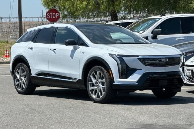 2027 Cadillac OPTIQ Luxury — photo 1 of 32
