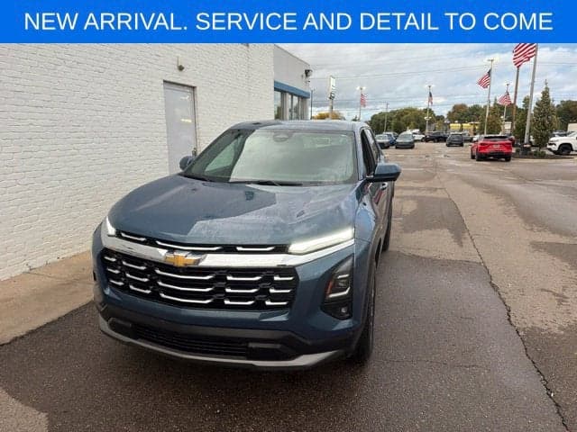 2025 Chevrolet Equinox FWD LT — photo 1 of 5