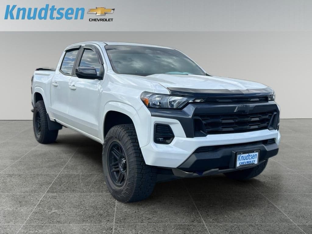 2023 Chevrolet Colorado 4WD LT — photo 1 of 8