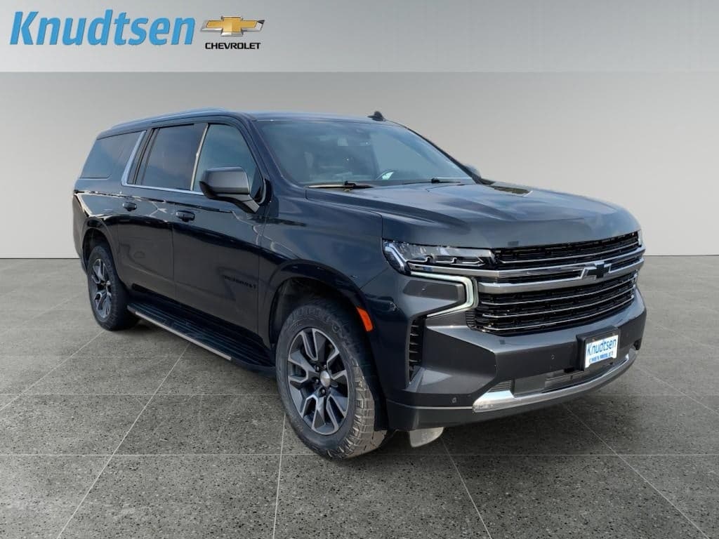 2022 Chevrolet Suburban LT — photo 1 of 10