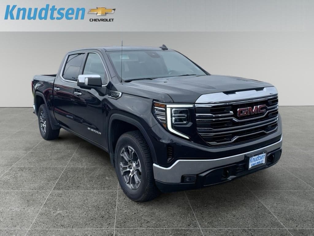 2025 GMC Sierra 1500 SLT — photo 1 of 10