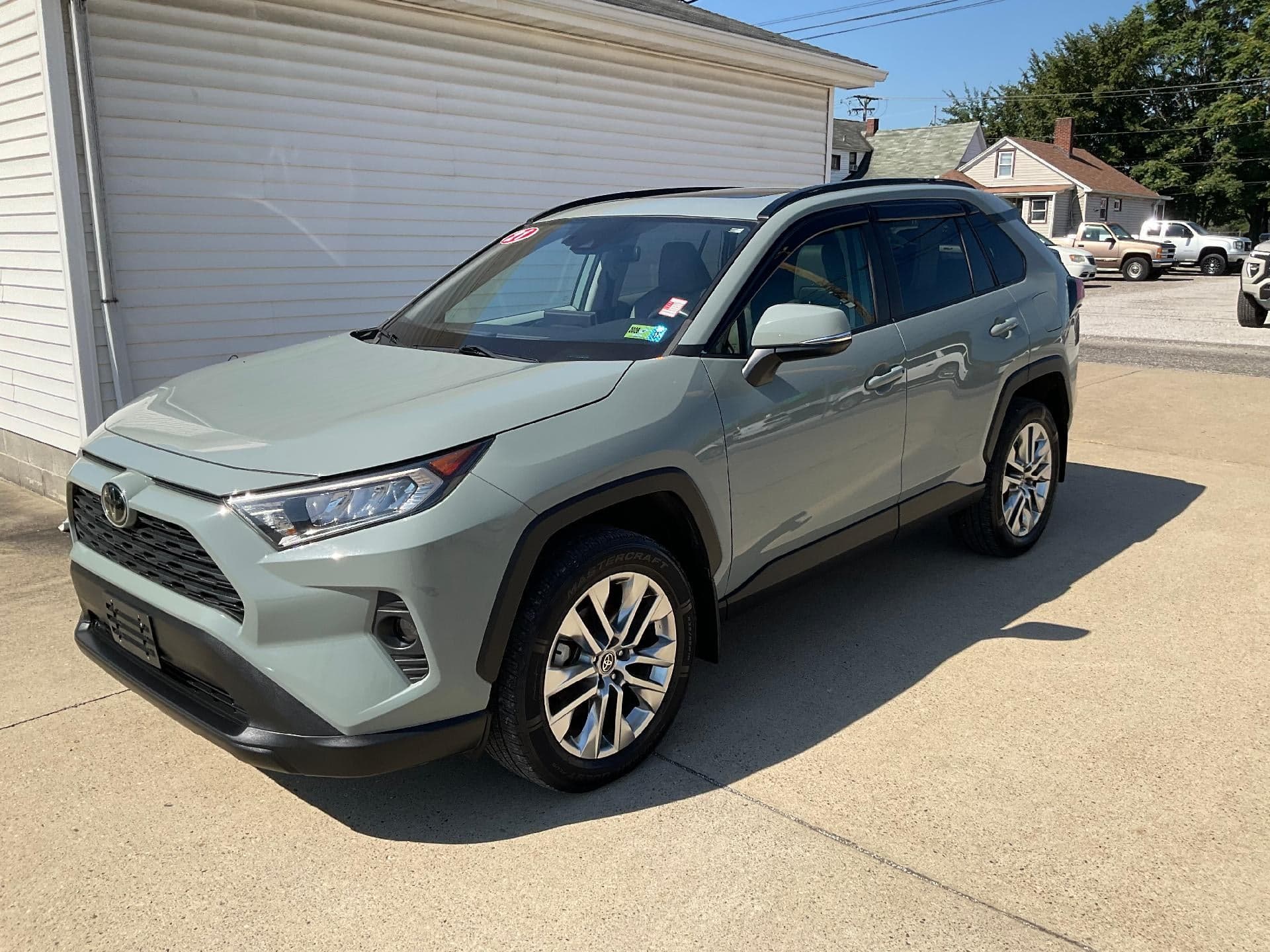 2021 Toyota RAV4 XLE Premium AWD (Natl) — photo 1 of 23