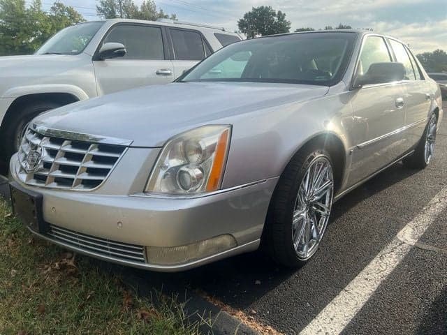 2009 Cadillac DTS Base — photo 1 of 4