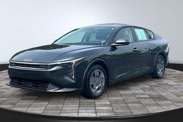 2026 Kia K4 LX — photo 1 of 43