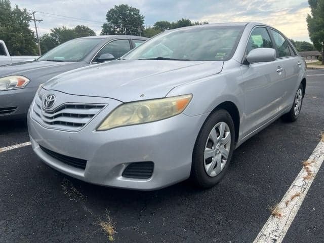 2010 Toyota Camry LE — photo 1 of 5