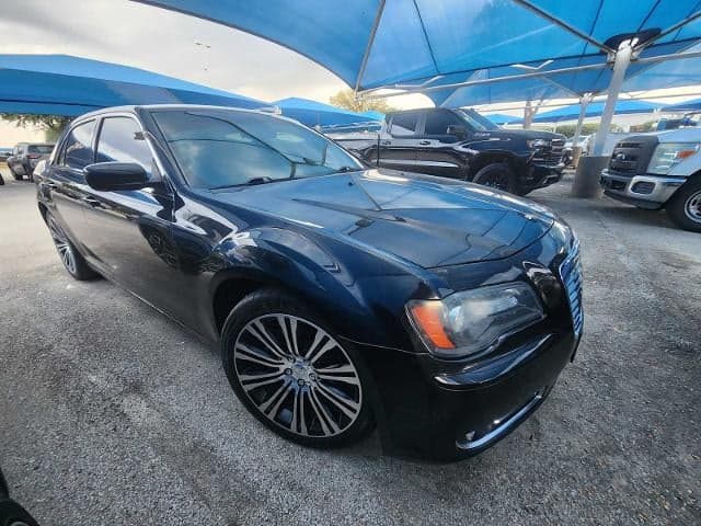 2013 Chrysler 300 300S — photo 1 of 4